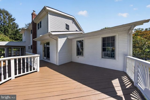 821 N COUNTRY CLUB DR, Newark, DE 19711