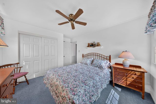 821 N COUNTRY CLUB DR, Newark, DE 19711