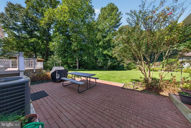 821 N COUNTRY CLUB DR, Newark, DE 19711
