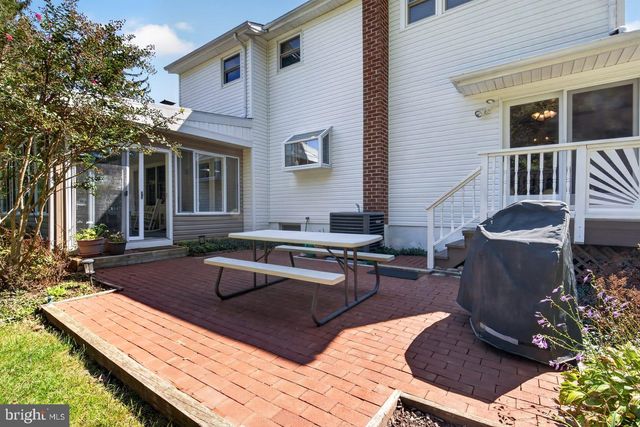 821 N COUNTRY CLUB DR, Newark, DE 19711