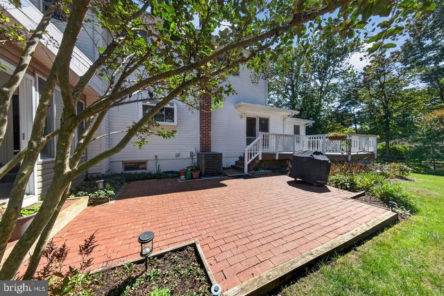 821 N COUNTRY CLUB DR, Newark, DE 19711