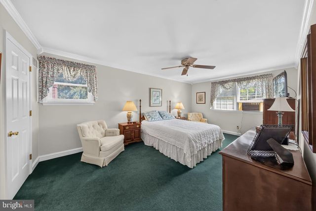 821 N COUNTRY CLUB DR, Newark, DE 19711