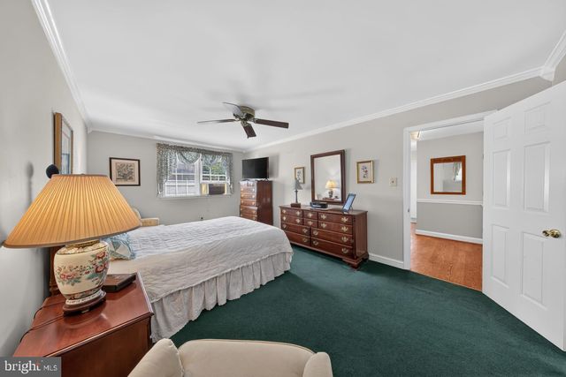 821 N COUNTRY CLUB DR, Newark, DE 19711