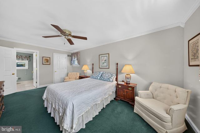 821 N COUNTRY CLUB DR, Newark, DE 19711