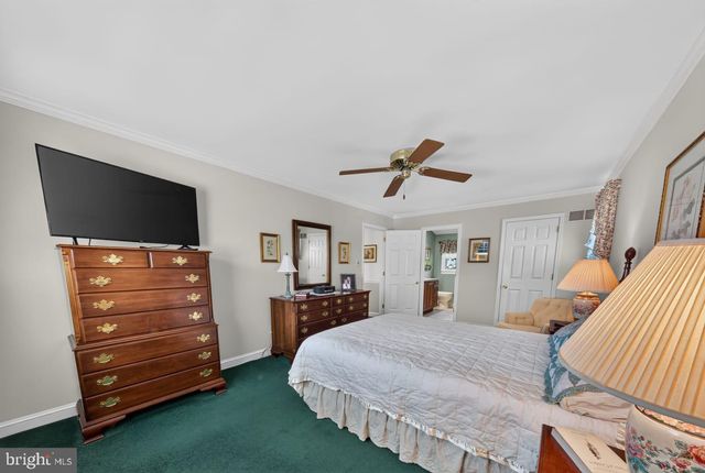 821 N COUNTRY CLUB DR, Newark, DE 19711
