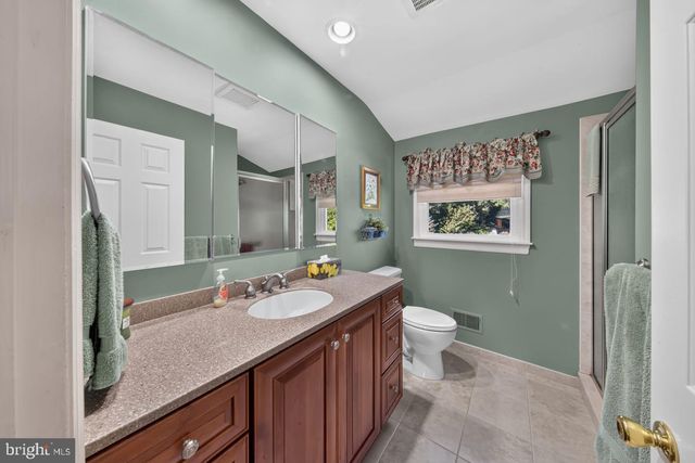 821 N COUNTRY CLUB DR, Newark, DE 19711