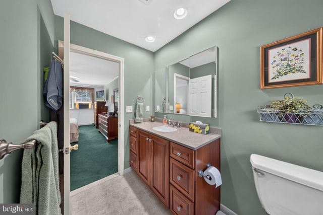 821 N COUNTRY CLUB DR, Newark, DE 19711