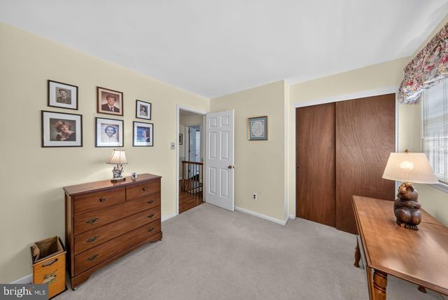 821 N COUNTRY CLUB DR, Newark, DE 19711