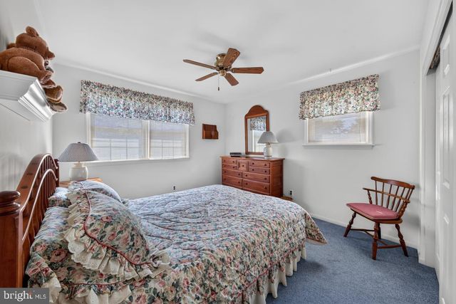 821 N COUNTRY CLUB DR, Newark, DE 19711