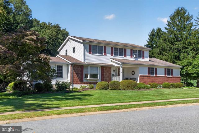 821 N COUNTRY CLUB DR, Newark, DE 19711