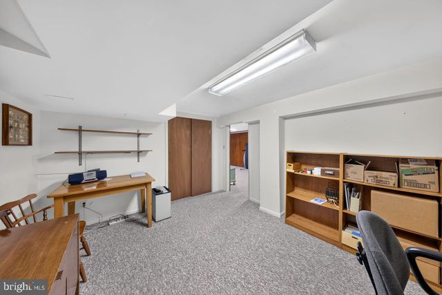 821 N COUNTRY CLUB DR, Newark, DE 19711