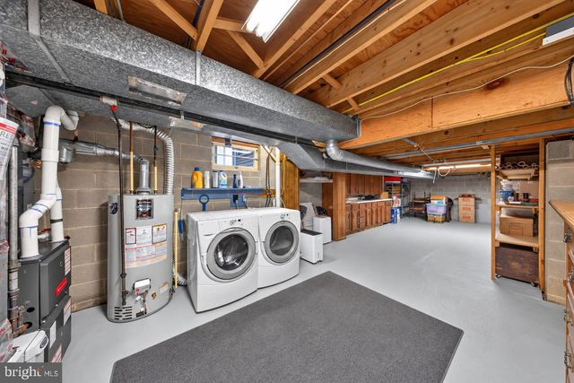 821 N COUNTRY CLUB DR, Newark, DE 19711
