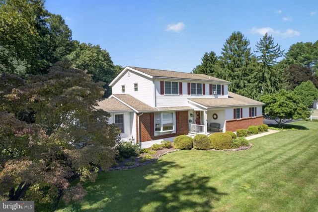 821 N COUNTRY CLUB DR, Newark, DE 19711
