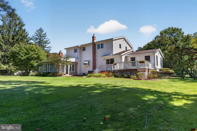 821 N COUNTRY CLUB DR, Newark, DE 19711