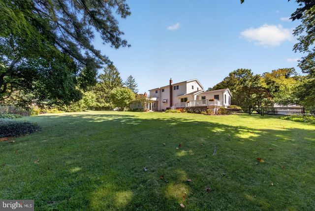 821 N COUNTRY CLUB DR, Newark, DE 19711