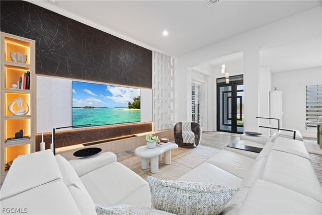 1728 Diplomat PKWY W, Cape Coral, FL 33993