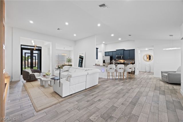 1728 Diplomat PKWY W, Cape Coral, FL 33993