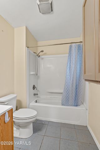 103 E Bartlett Ave, Selah, WA 98942