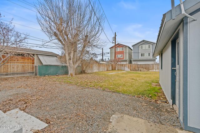 103 E Bartlett Ave, Selah, WA 98942