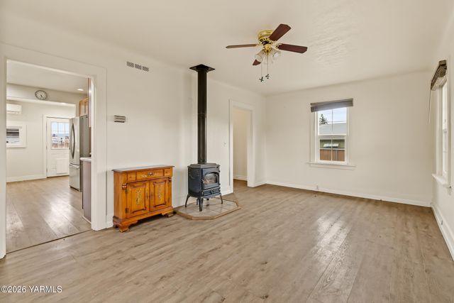 103 E Bartlett Ave, Selah, WA 98942