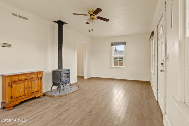 103 E Bartlett Ave, Selah, WA 98942