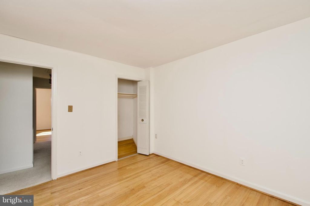 2417 FALLS PLACE CT, Falls Church, VA 22043