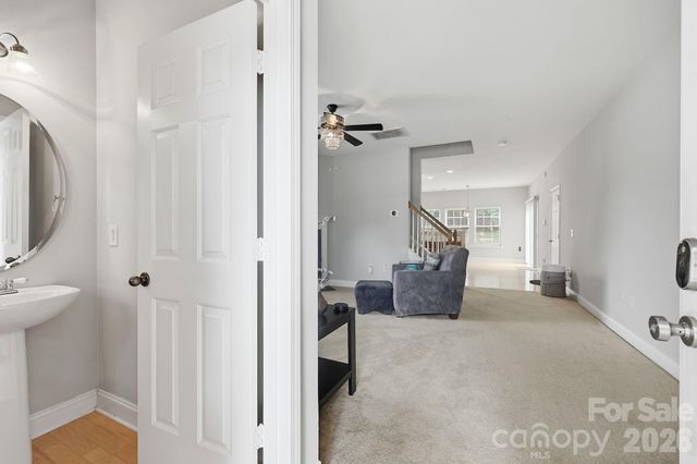 6207 Blue Ash Lane, Charlotte, NC 28215