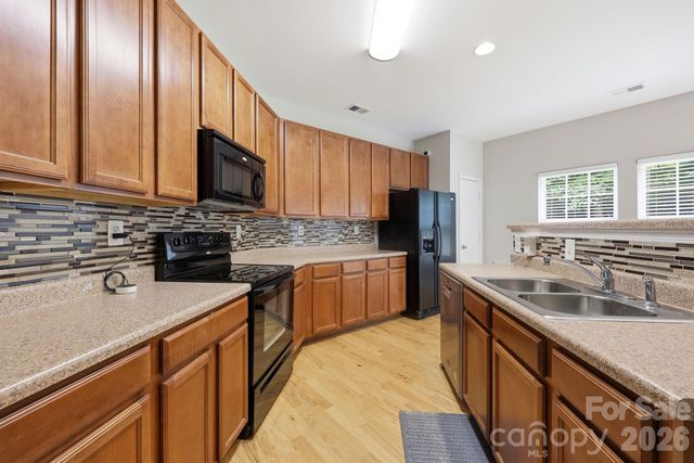 6207 Blue Ash Lane, Charlotte, NC 28215