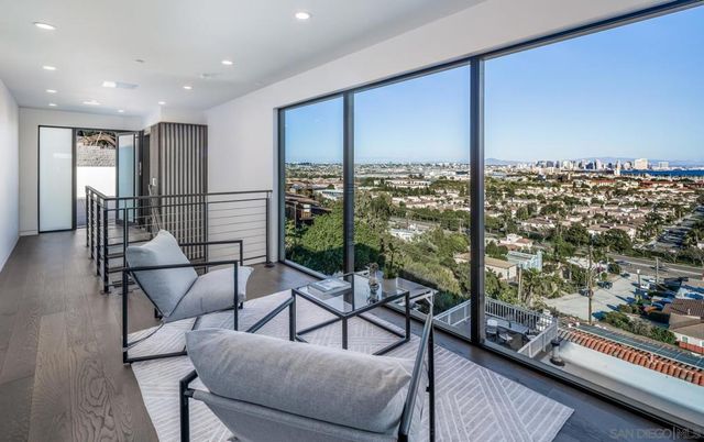 2035 Evergreen St, San Diego, CA 92106