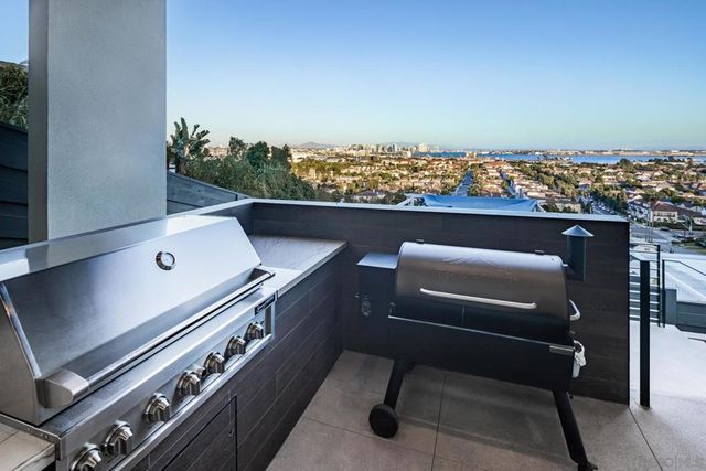 2035 Evergreen St, San Diego, CA 92106