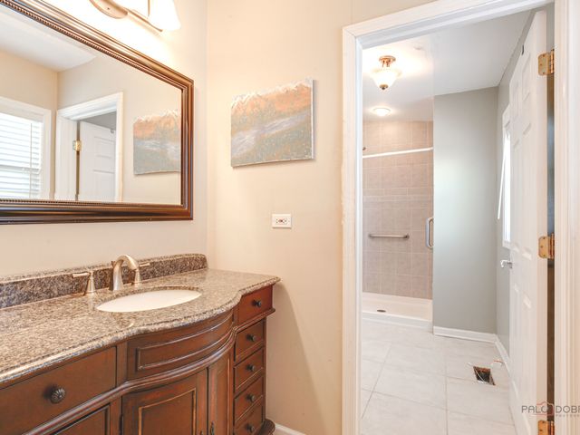 1004 Broadmoor Place, Deerfield, IL 60015