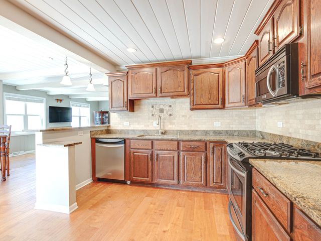 1004 Broadmoor Place, Deerfield, IL 60015