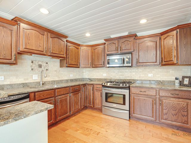 1004 Broadmoor Place, Deerfield, IL 60015