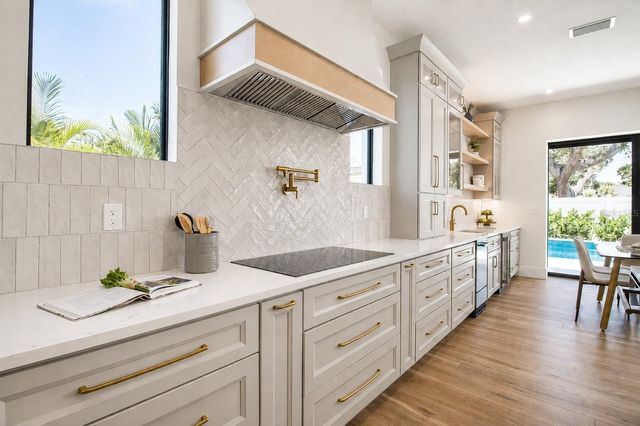2121 CLEMATIS COURT, Sarasota, FL 34239