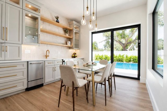 2121 CLEMATIS COURT, Sarasota, FL 34239