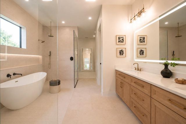2121 CLEMATIS COURT, Sarasota, FL 34239