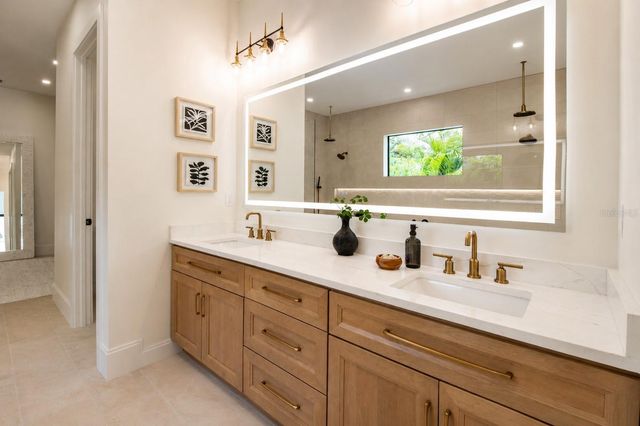 2121 CLEMATIS COURT, Sarasota, FL 34239
