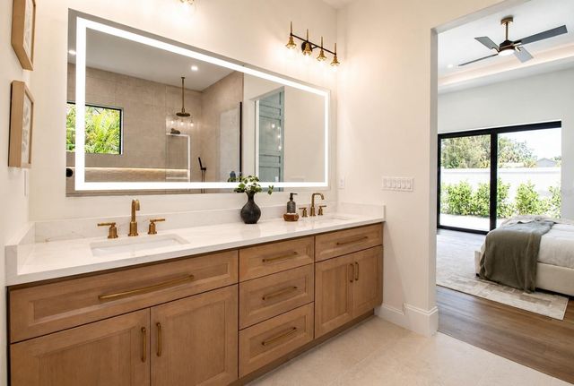 2121 CLEMATIS COURT, Sarasota, FL 34239