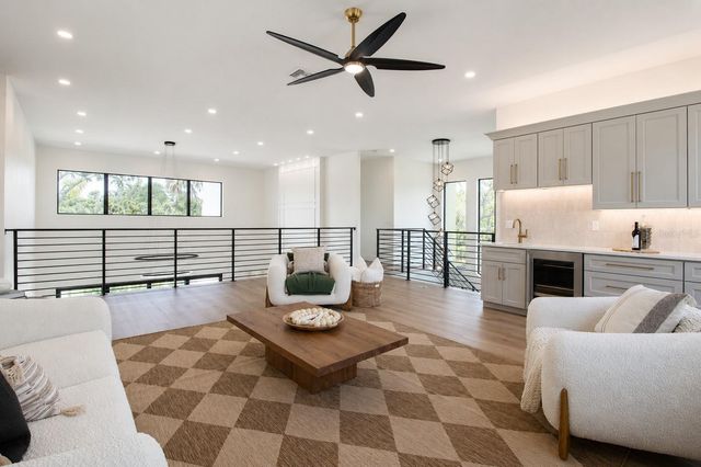 2121 CLEMATIS COURT, Sarasota, FL 34239