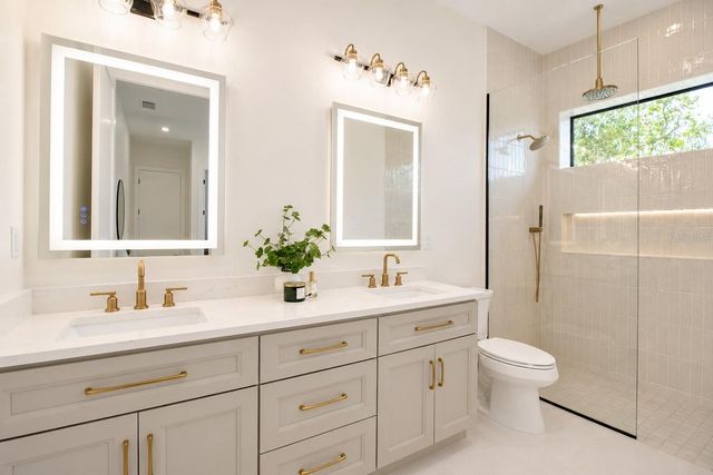 2121 CLEMATIS COURT, Sarasota, FL 34239