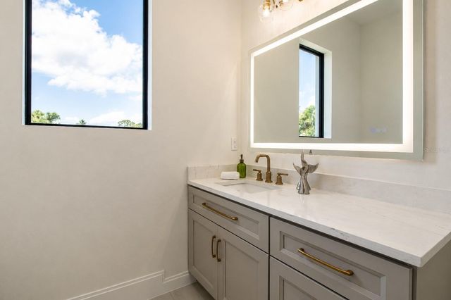 2121 CLEMATIS COURT, Sarasota, FL 34239