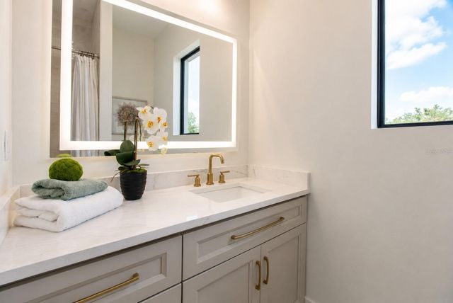 2121 CLEMATIS COURT, Sarasota, FL 34239