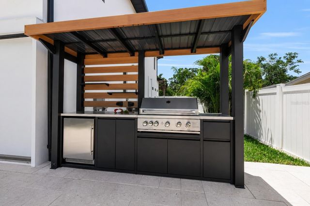 2121 CLEMATIS COURT, Sarasota, FL 34239