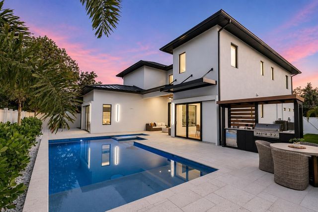 2121 CLEMATIS COURT, Sarasota, FL 34239