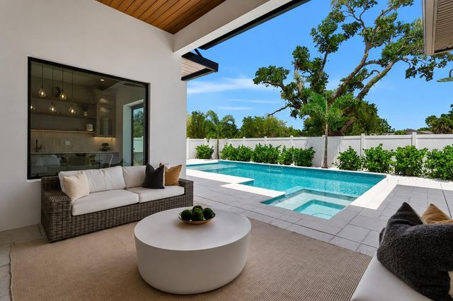 2121 CLEMATIS COURT, Sarasota, FL 34239