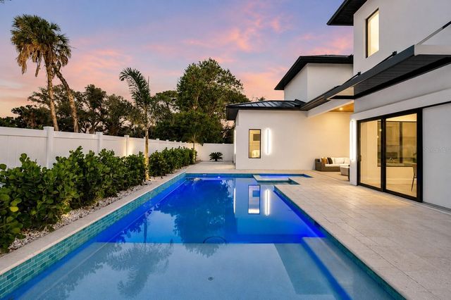 2121 CLEMATIS COURT, Sarasota, FL 34239