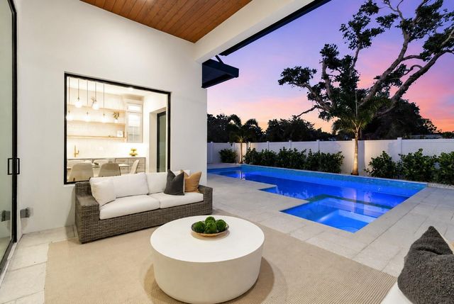 2121 CLEMATIS COURT, Sarasota, FL 34239