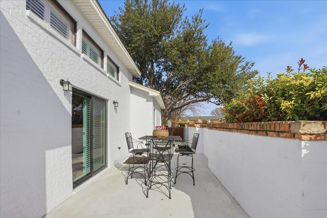 22 One Main Place, Benbrook, TX 76126