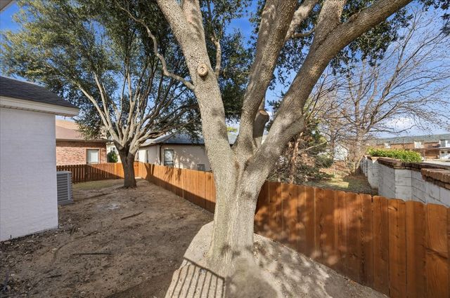 22 One Main Place, Benbrook, TX 76126