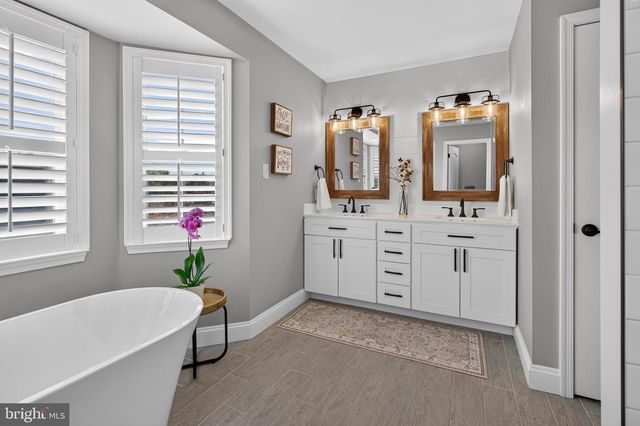 28 CANYON DR, Berlin, NJ 08009